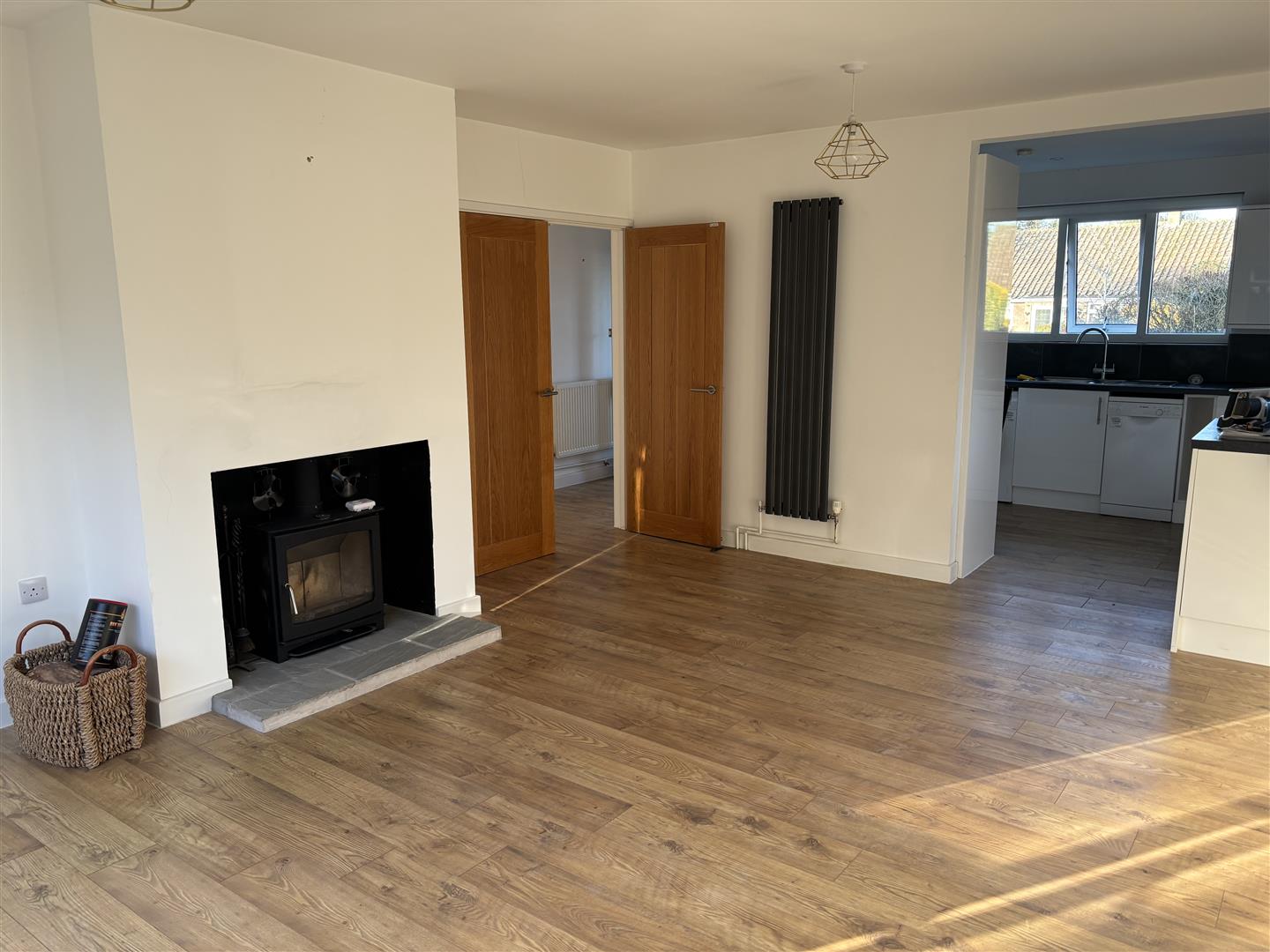 Pereers Lounge Sunny.jpg